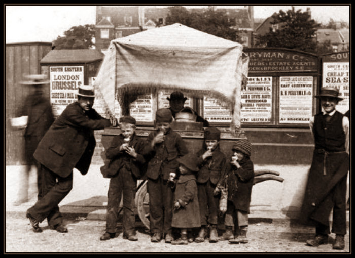 photo of italian ice cream peddlers